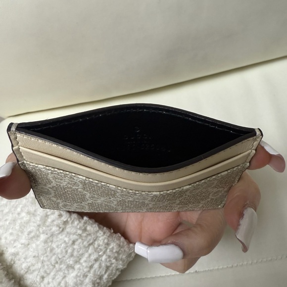 Gucci Ivory and Taupe Card Holder - Picture 3 of 3